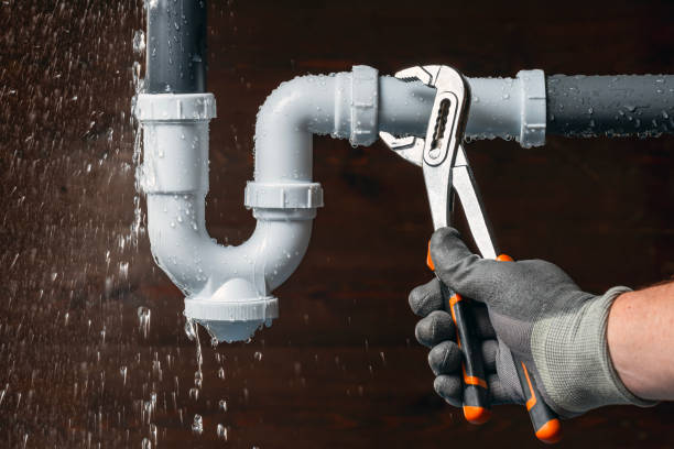 Professional Emergency Plumber technician working in Hillsboro, OH